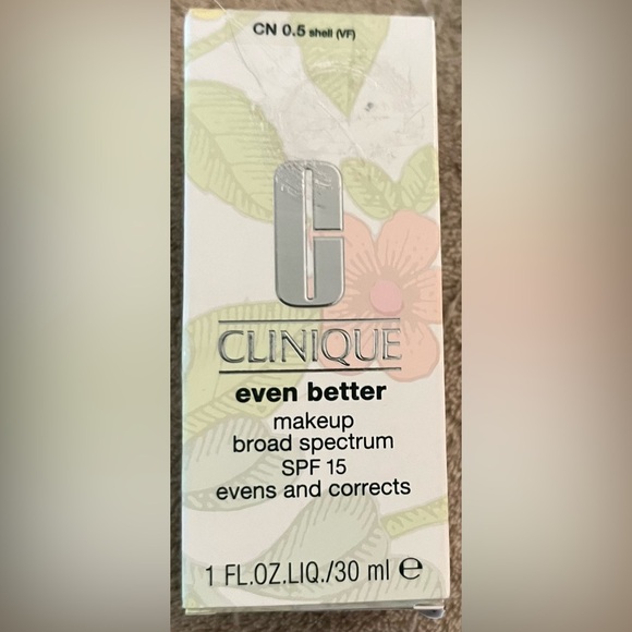 CLINIQUE Even Better Makeup Broad Spectrum SPF 15 Foundation- Shell. NEW! - Picture 2 of 3